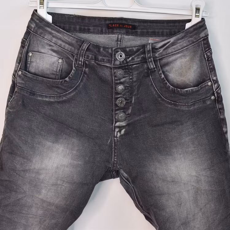 Jeans med dekorativa knappar SLITEN GRÅ - Place du Jour