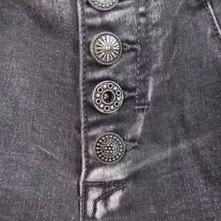 Jeans med dekorativa knappar SLITEN GRÅ - Place du Jour
