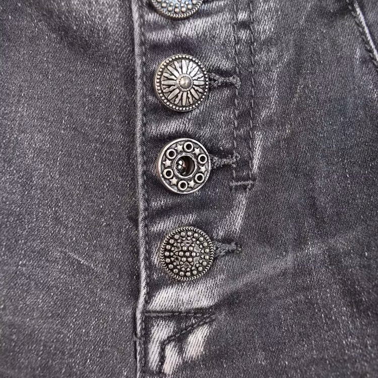 Jeans med dekorativa knappar SLITEN GRÅ - Place du Jour