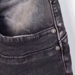 Jeans med dekorativa knappar SLITEN GRÅ - Place du Jour