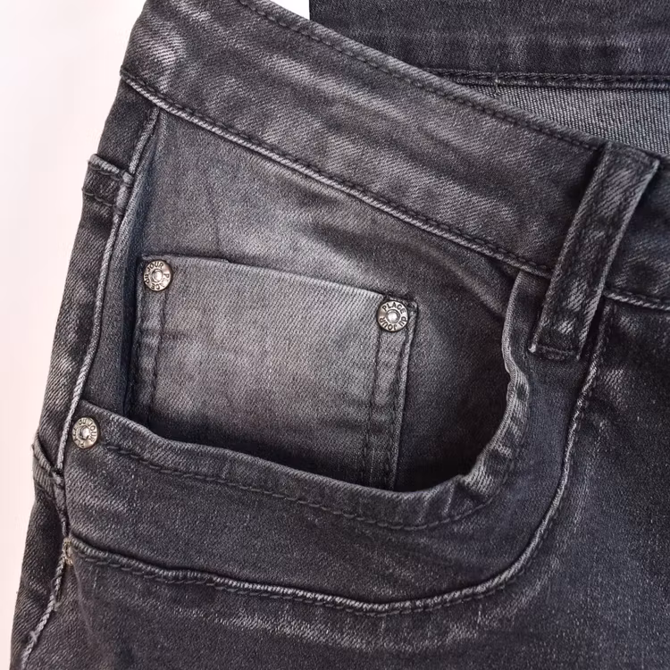 Jeans med dekorativa knappar SLITEN GRÅ - Place du Jour