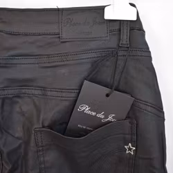 Jeans Vaxade med dekorativa knappar SVART - Place du Jour