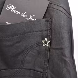 Jeans Vaxade med dekorativa knappar SVART - Place du Jour