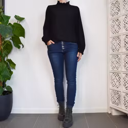 Jeans med dekorativa knappar MÖRK DENIM - Place du Jour
