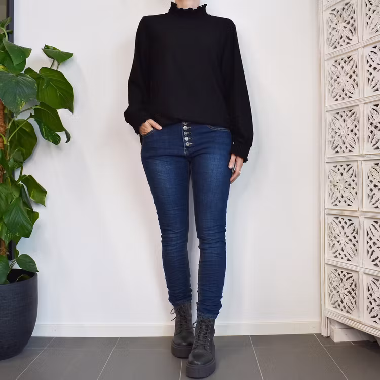 Jeans med dekorativa knappar MÖRK DENIM - Place du Jour
