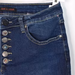 Jeans med dekorativa knappar MÖRK DENIM - Place du Jour