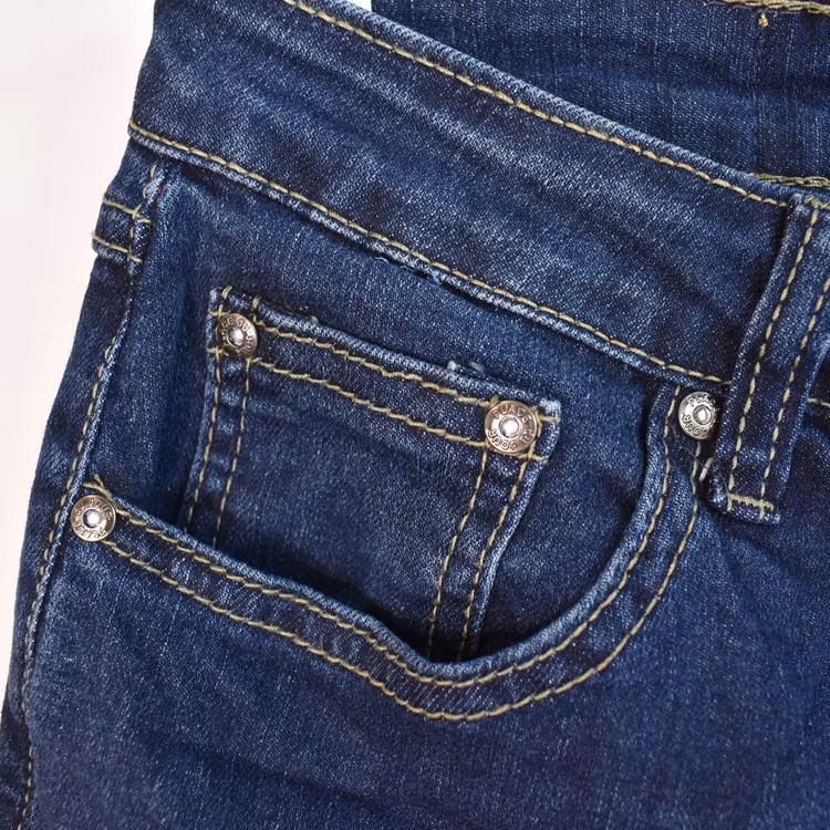 Jeans med dekorativa knappar MÖRK DENIM - Place du Jour