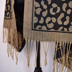 Halsduk med fransar Glitter Leo SVART/GULD