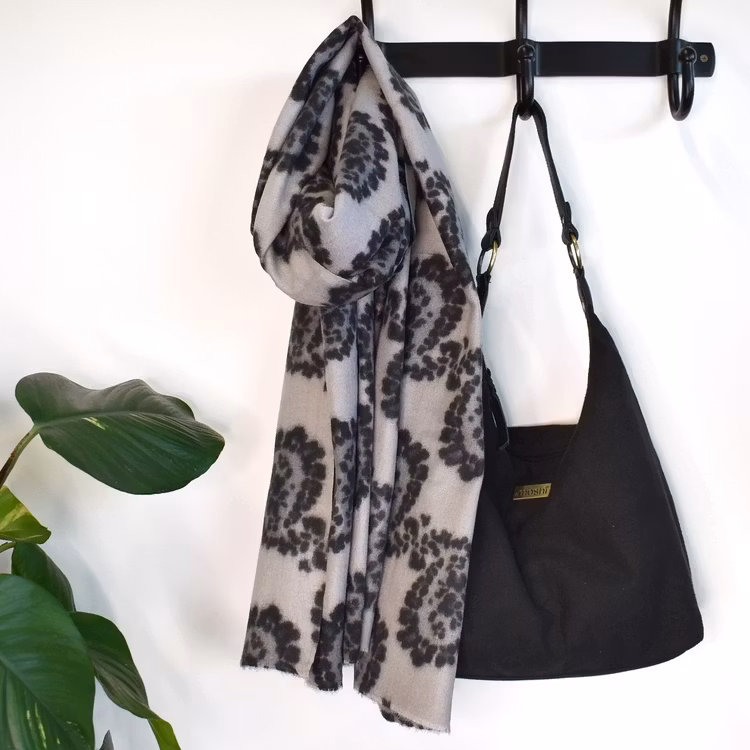 Halsduk Mönstrad GRÅ