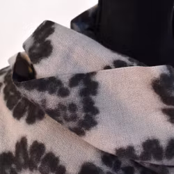 Halsduk Mönstrad GRÅ