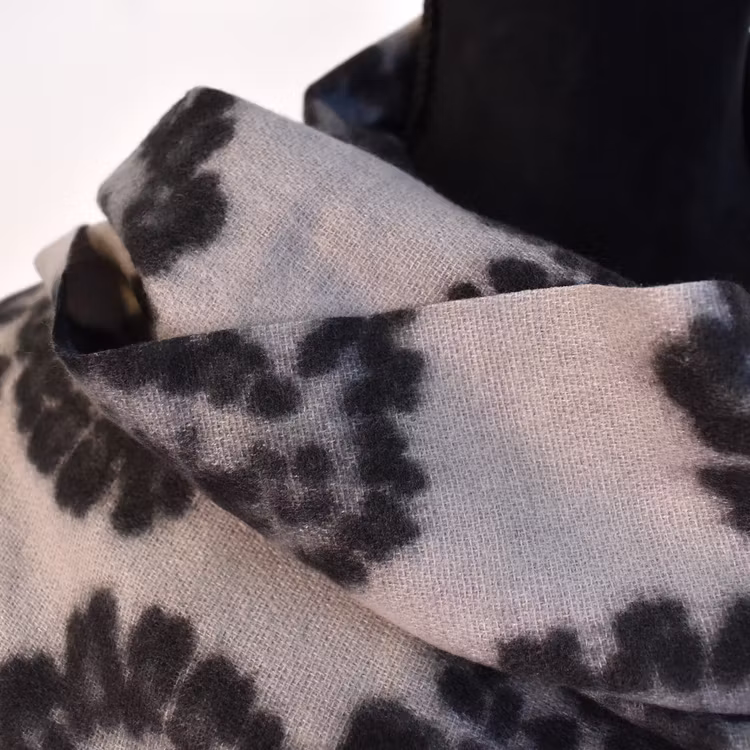 Halsduk Mönstrad GRÅ