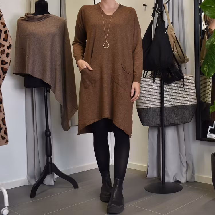 Finstickad klänning/tunika Lovi KAFFE - Mix By Heart