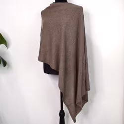 Finstickad Poncho TAUPE