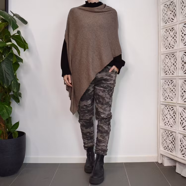 Finstickad Poncho TAUPE