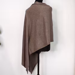 Finstickad Poncho TAUPE