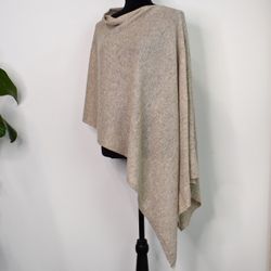 Finstickad Poncho BEIGE