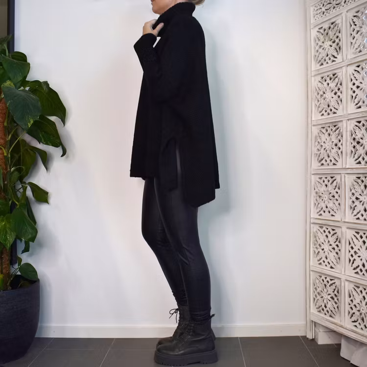 Stickad Polotröja Over Sized SVART