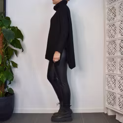 Stickad Polotröja Over Sized SVART