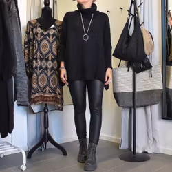 Stickad Polotröja Over Sized SVART