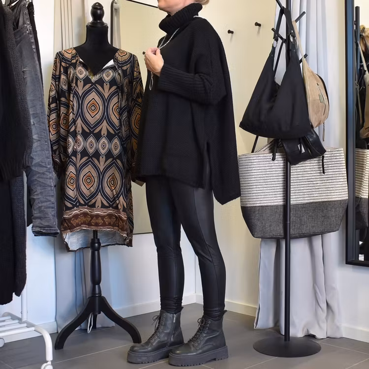 Stickad Polotröja Over Sized SVART