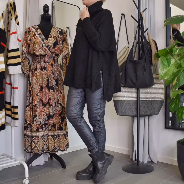 Stickad Polotröja Over Sized SVART