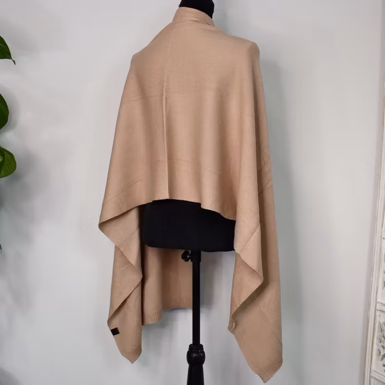 Finstickad halsduk BEIGE