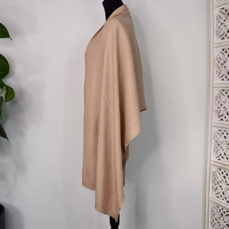 Finstickad halsduk BEIGE