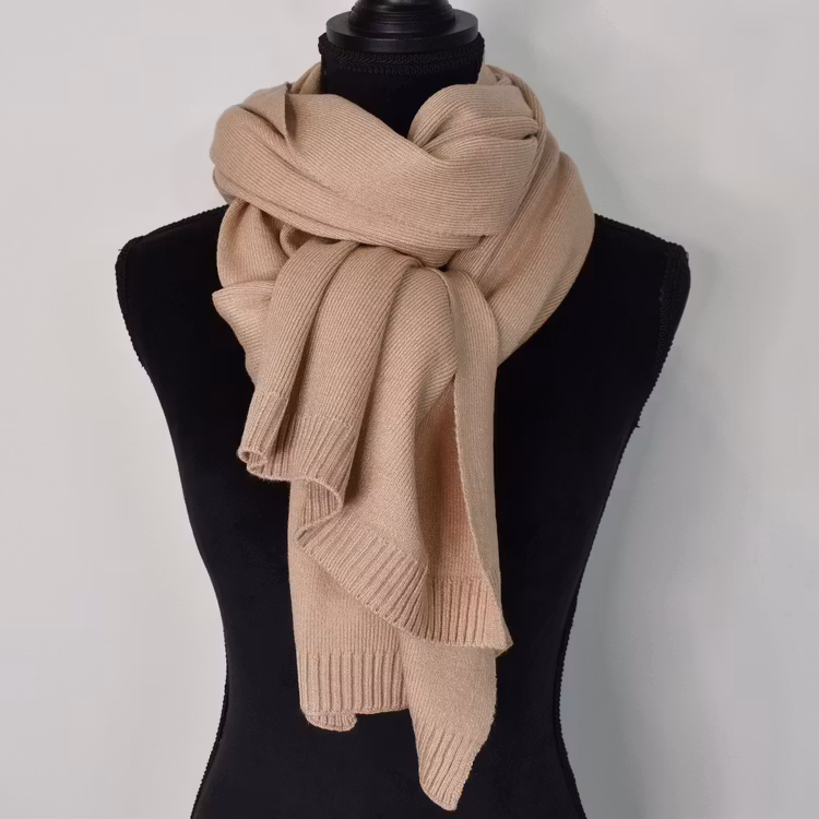 Finstickad halsduk BEIGE