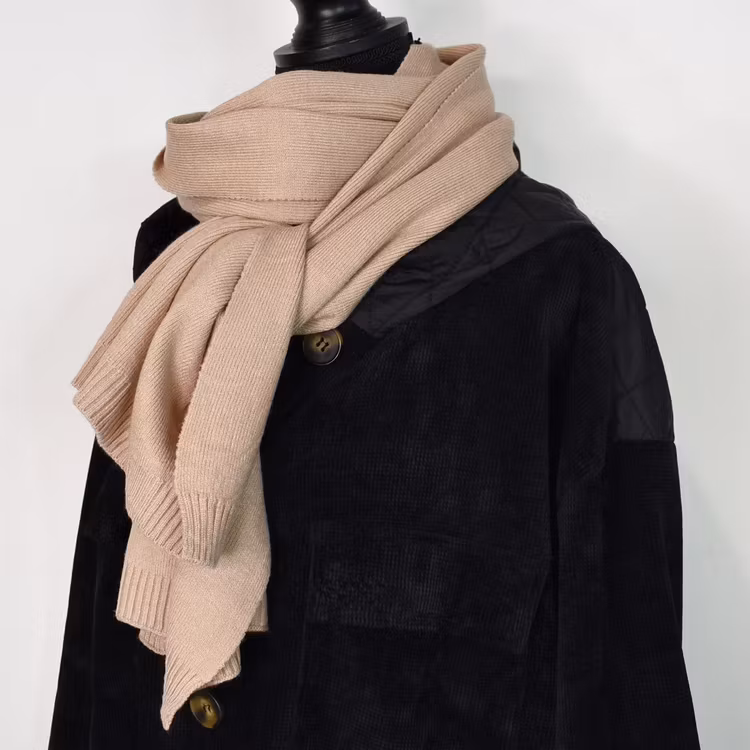 Finstickad halsduk BEIGE