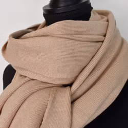 Finstickad halsduk BEIGE