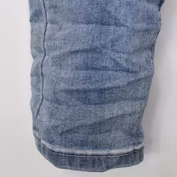 Jeans med dekorativa knappar LJUS BLÅ - Place du Jour