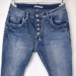 Jeans med dekorativa knappar BLÅ - Place du Jour