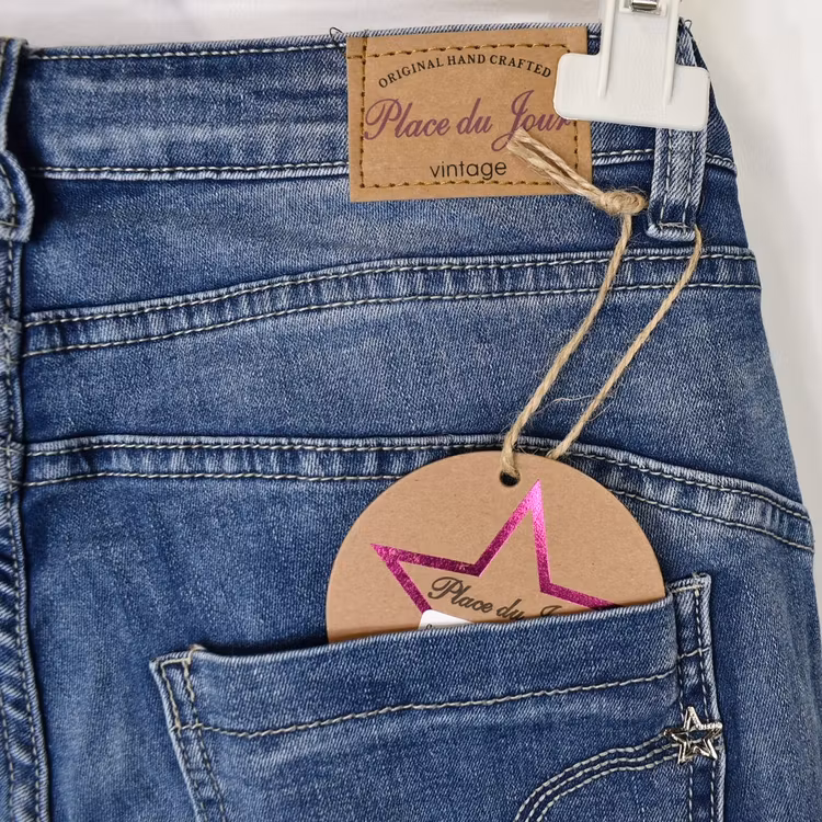 Jeans med dekorativa knappar BLÅ - Place du Jour