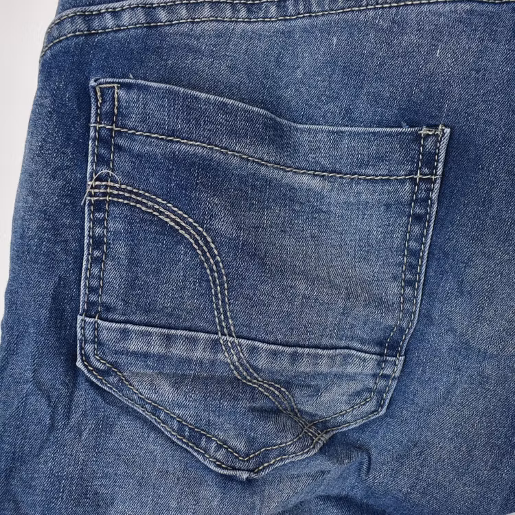 Jeans med dekorativa knappar BLÅ - Place du Jour