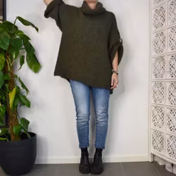 Stickad Polotröja med knappar KAKI