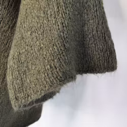 Stickad Polotröja med knappar KAKI