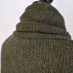 Stickad Polotröja med knappar KAKI