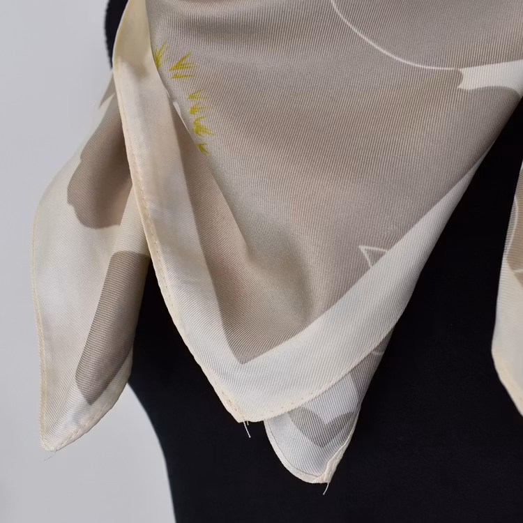 Scarf Kvadratisk Blommig TAUPE