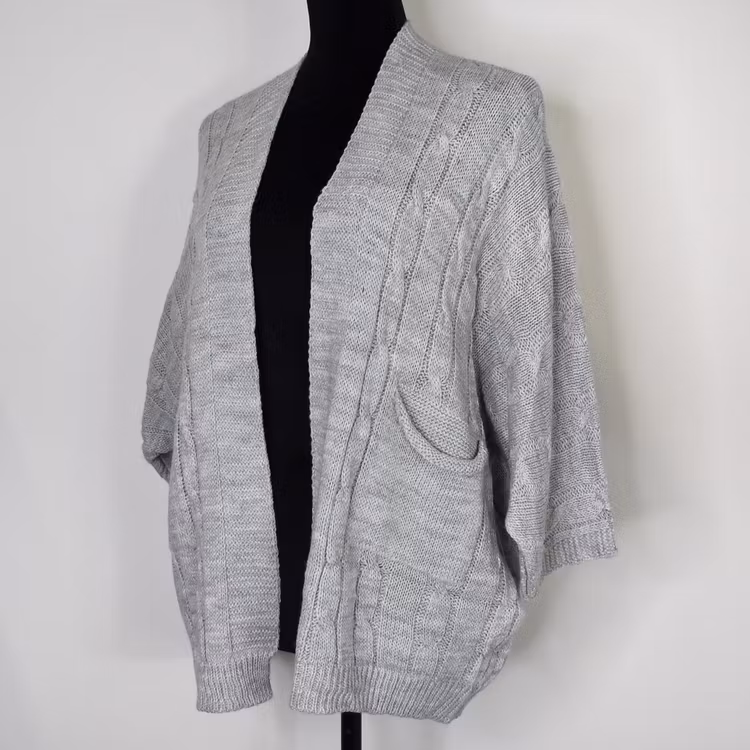 Kort Kabelstickad Cardigan LJUSGRÅ