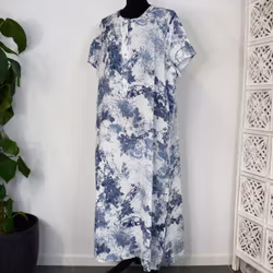 Linneklänning Maria VIT/BLÅ - Stajl Agenturer