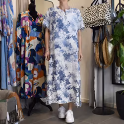 Linneklänning Maria VIT/BLÅ - Stajl Agenturer