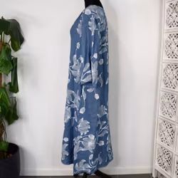 Linneklänning med spets Mönstrad JEANSBLÅ