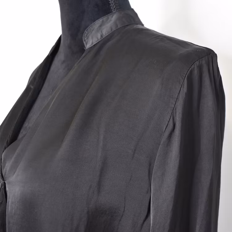 Blus Tyra SVART - Nowomanslabel