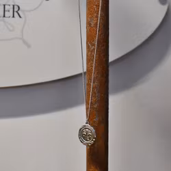 Halsband Fleur de Lys SILVER - Lolo&Yaya