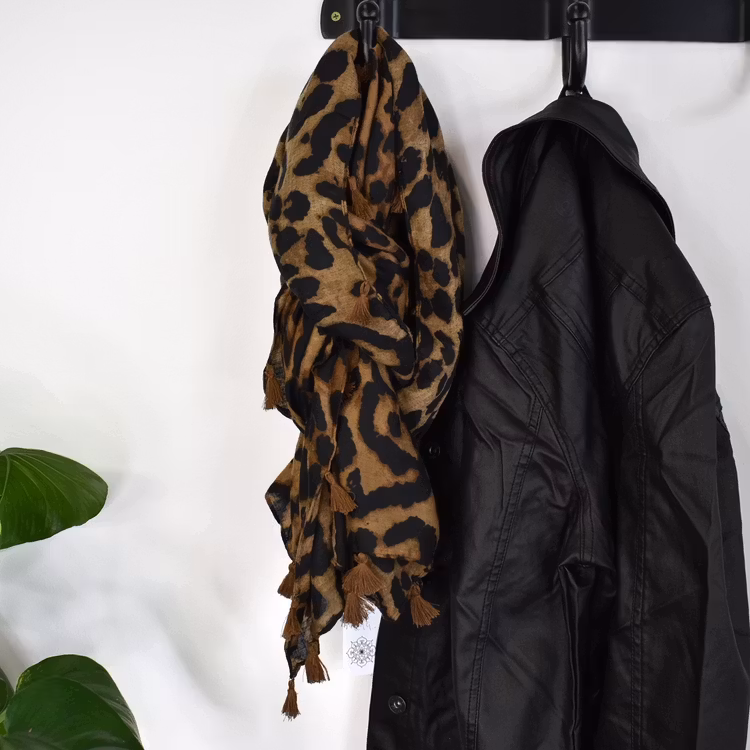 Sjal med Tofsar Leopard SVART/CAMEL