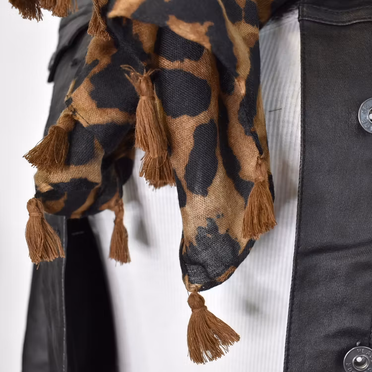 Sjal med Tofsar Leopard SVART/CAMEL