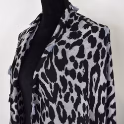 Sjal med Tofsar Leopard GRÅ