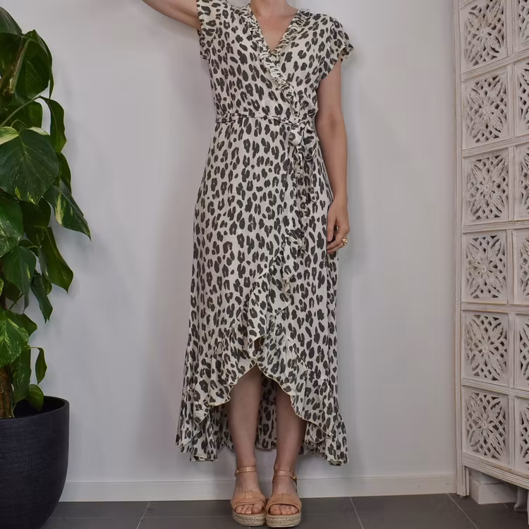 Omlottklänning Leopard CREAM- CoconutMilk by Stajl