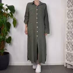 Lång skjortklänning med fickor KAKI