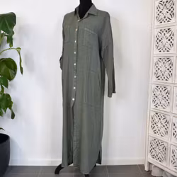 Lång skjortklänning med fickor KAKI